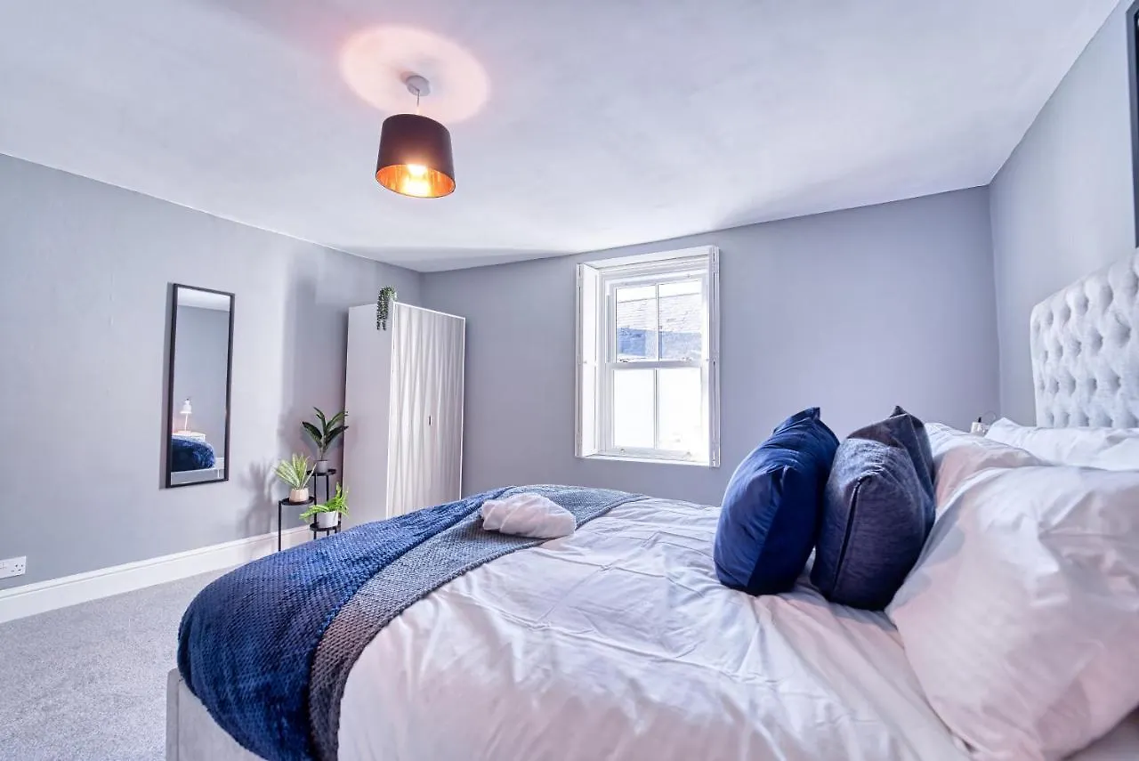The Stylish Gem Of Bath - Football Table - Sleeps 10 Apartment